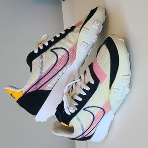 Nike Women's Waffle Racer 2X